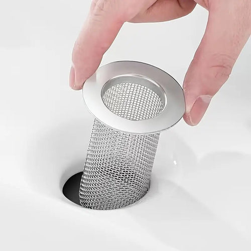 Roomlift drain strainer in a sink drain