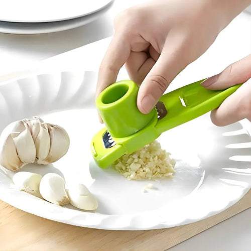 Mincing garlic with the Roomlift garlic press