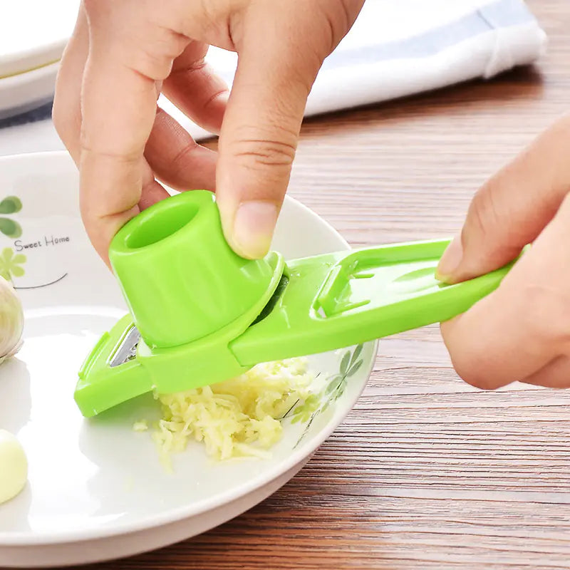 Pressing garlic with the Roomlift garlic press